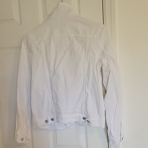 GAP Women's White Denim Jacket - Picture 5 of 5